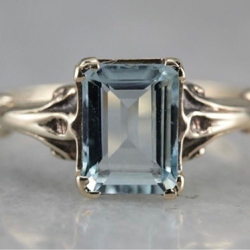 🩵 Antique stunning light blue sparkling ring 🩵